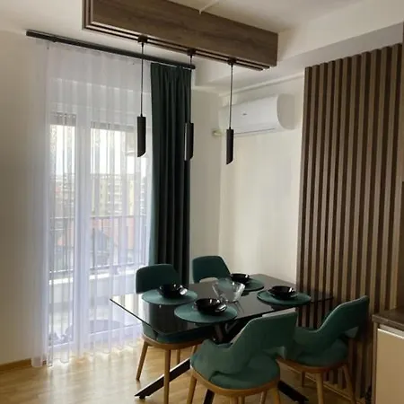 Royal S 67 & Free Parking *