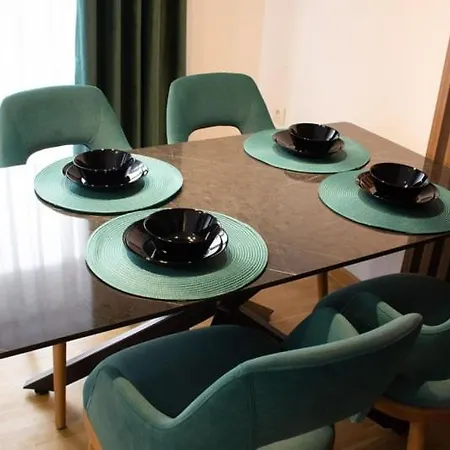 Royal S 67 & Free Parking *