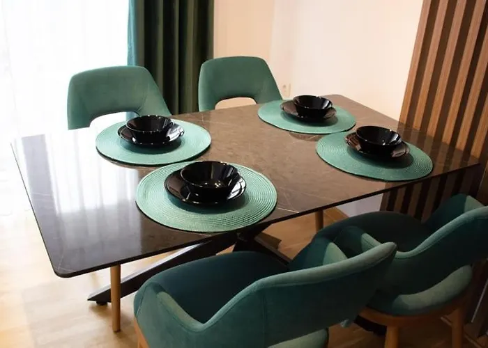 Royal S 67 & Free Parking *